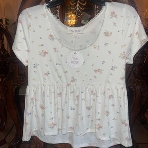 NWT Pink Rose Woman’s White top with Flowers